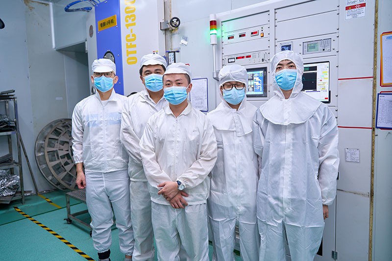 凯时尊龙人生就是博滤光片加工车间合影