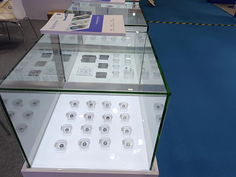 凯时尊龙人生就是博光学元件展品