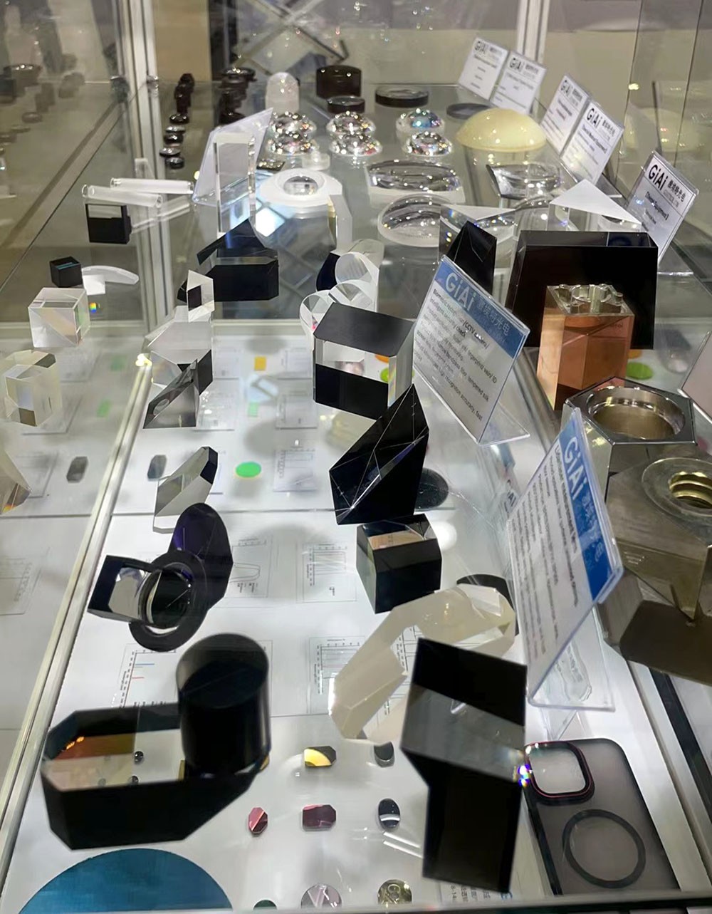 滤光片 凯时尊龙人生就是博棱镜透镜展品展示