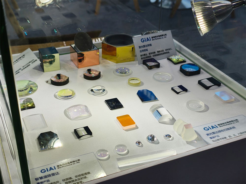 滤光片 路路雷达及激光接管扫描系统光学镜片展示